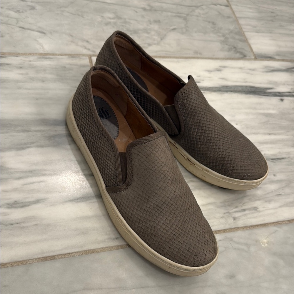 Women’s Slip-On Shoes light brown